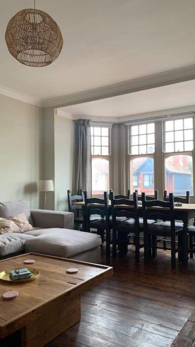 Lovely 4 Bedroom Home, Stones Throw From The Beach Hove Buitenkant foto