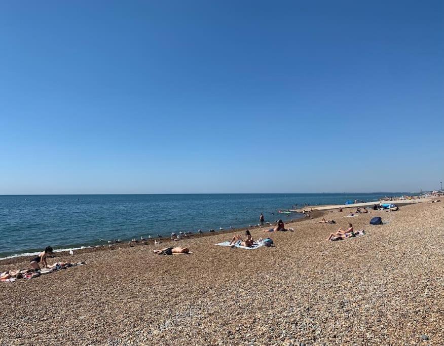 Lovely 4 Bedroom Home, Stones Throw From The Beach Hove Buitenkant foto