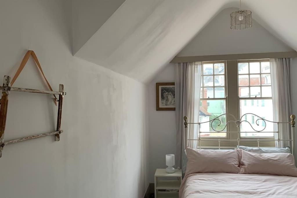 Lovely 4 Bedroom Home, Stones Throw From The Beach Hove Buitenkant foto
